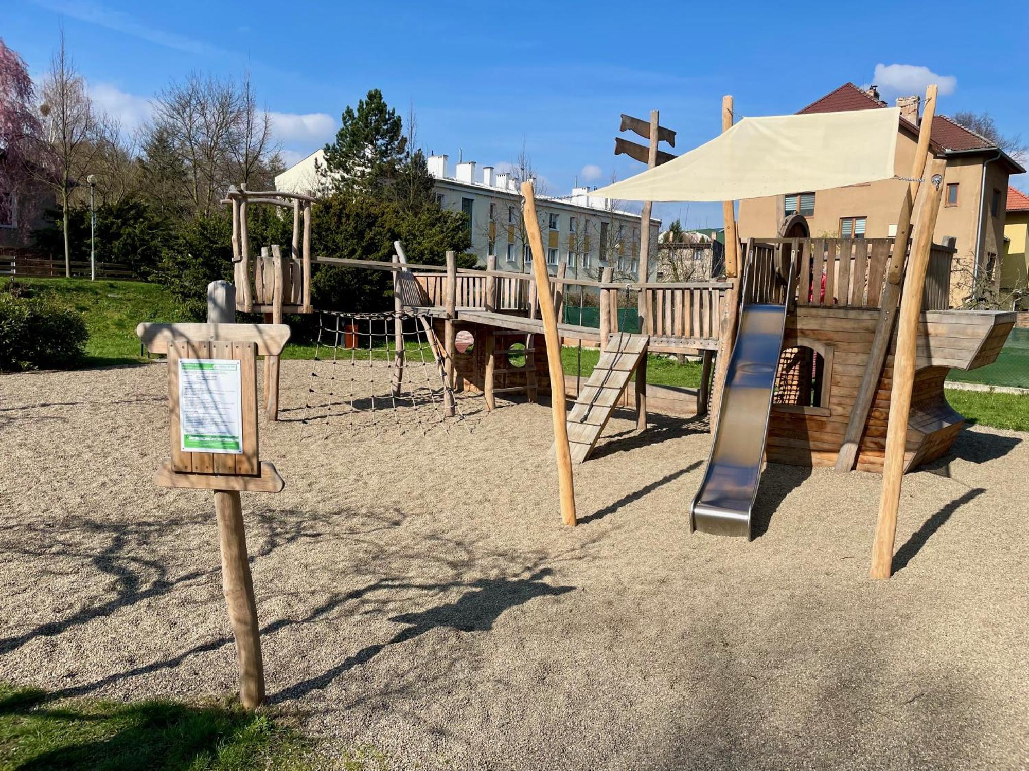 Apartman U Zamecke Zahrady Klásterec nad Ohrí Exterior foto